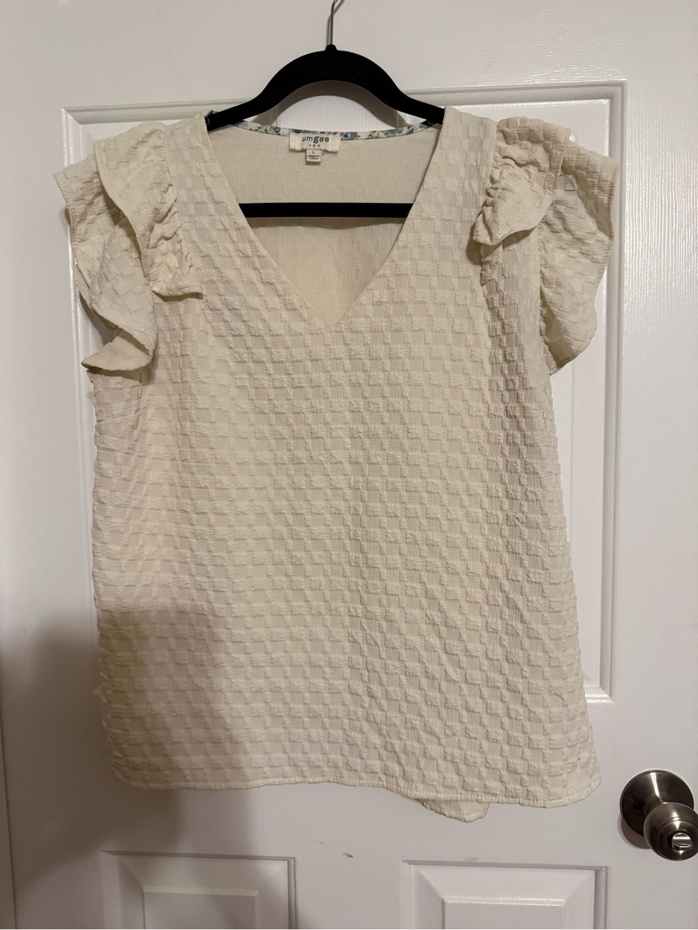 Umgee Textured Jacquard V-Neck Flutter Sleeve Top - Cream / Ivory - Size Large